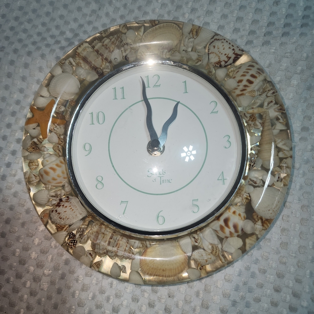 SANDS OF TIME 8" ACRYLIC LUCITE SEA SHELLS BEACH TIME WALL CLOCK BATTERY